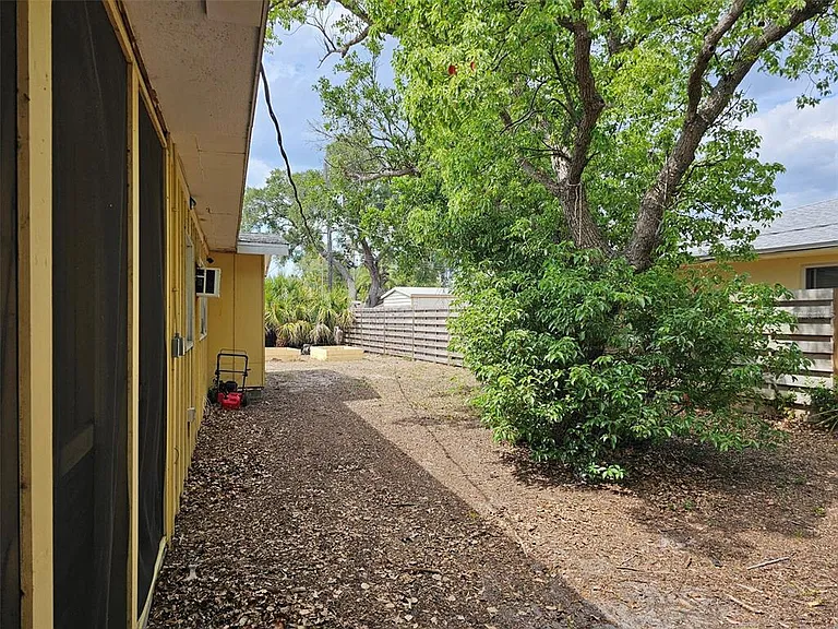 7409 Manatee St — Photo 25