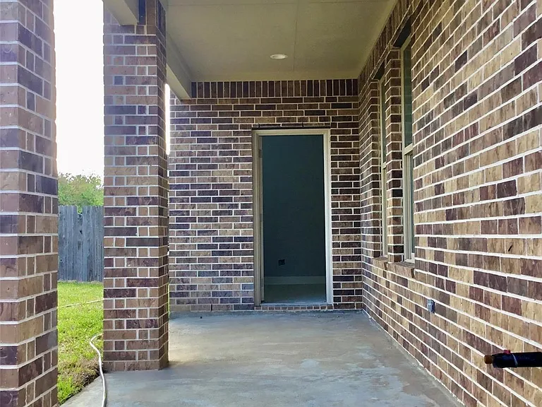 2730 J R Dr — Photo 2