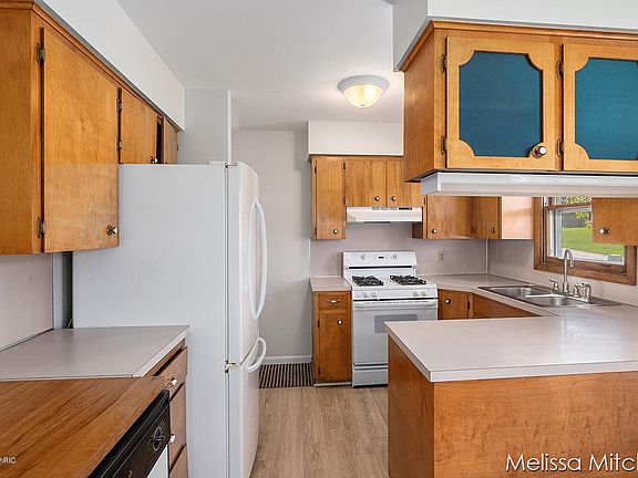 5th image of 3076 Windover Dr NE