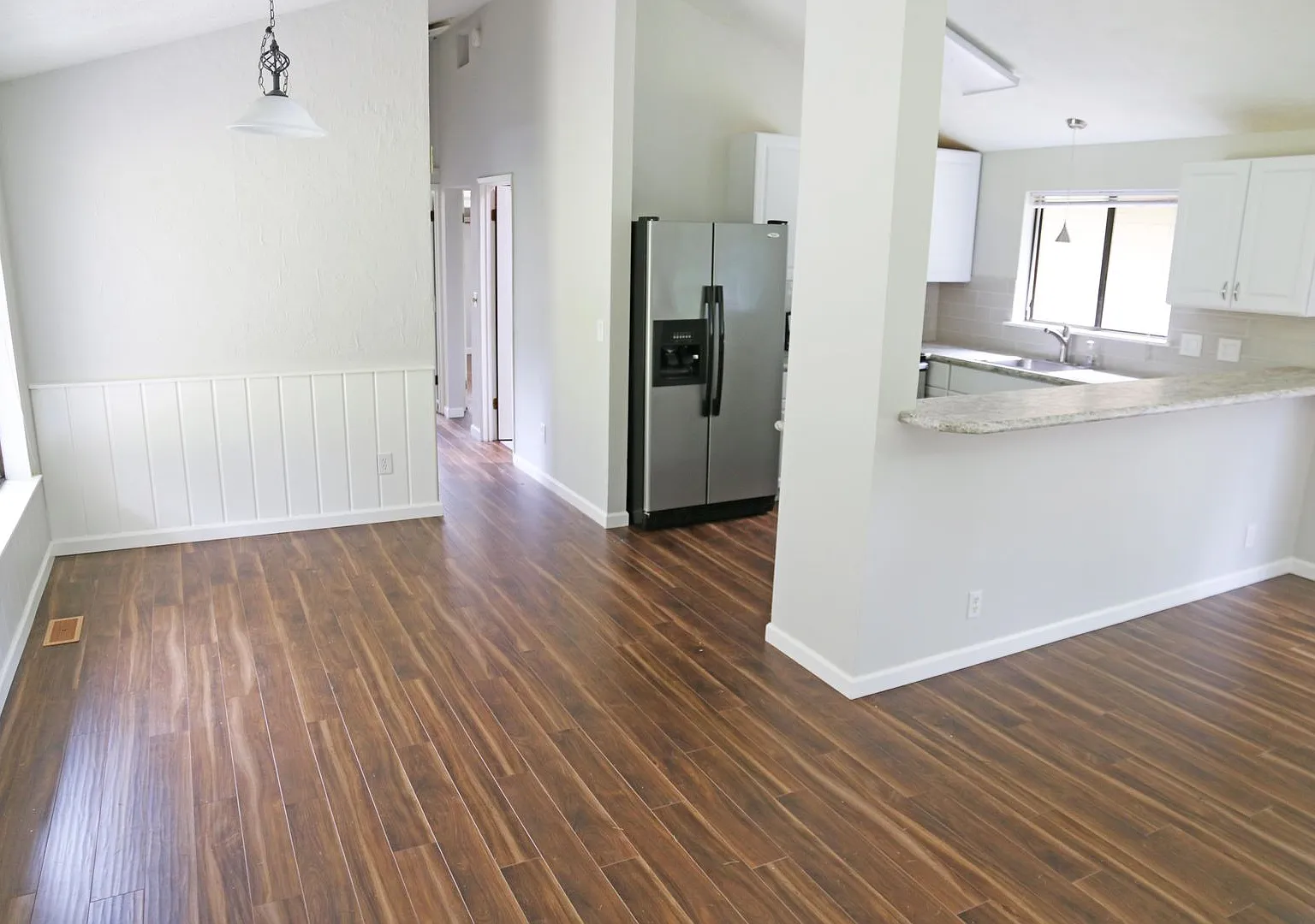 Collins View home- minutes to Lewis and Clark college! Featuring a basketball court, upgrades thr... — Photo 4