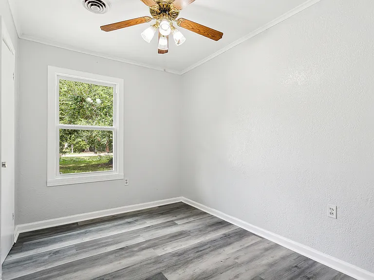 162 Hoover Dr — Photo 12