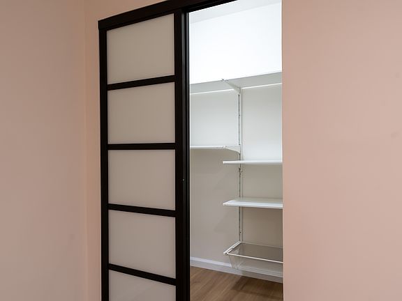 4th image of 1020 N Laurel Ave APT 1