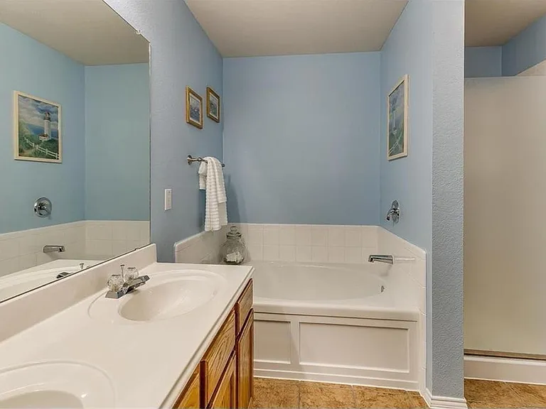 2821 Briargrove Ln — Photo 6