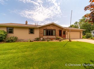 230 Huizenga Ave, Zeeland, MI 49464