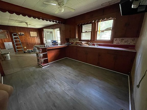 4th image of 1511 W Peach Ave
