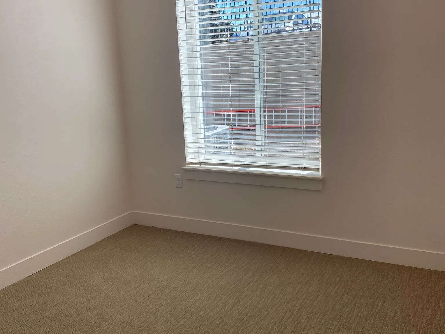 3 bed, 1322 sqft, $2,356 — Photo 3