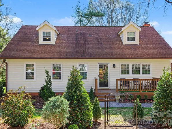 10116 Mountain Apple Dr, Mint Hill, NC 28227