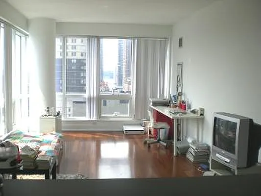 Rented by Sumitomo Real Estate Sales | media 9