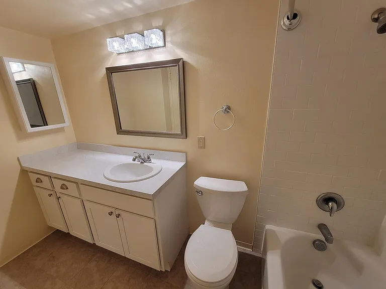 Executive House — Photo 14