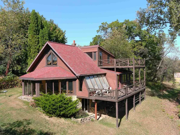 3961 High Point Rd, Spring Green, WI 53588