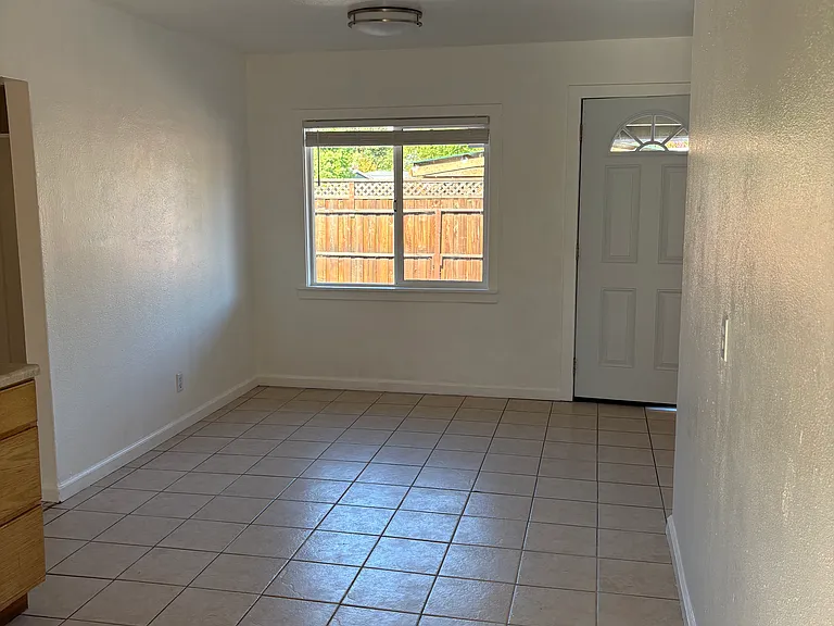 123 Leslie St #B — Photo 17