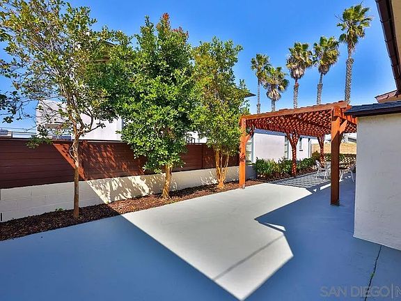 4th image of 4385 Santa Monica Ave