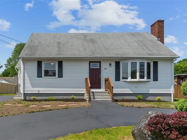 28 Arrowfield Rd, Cranston, RI 02921