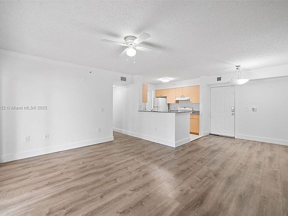 4th image of 2451 Centergate Dr APT 102