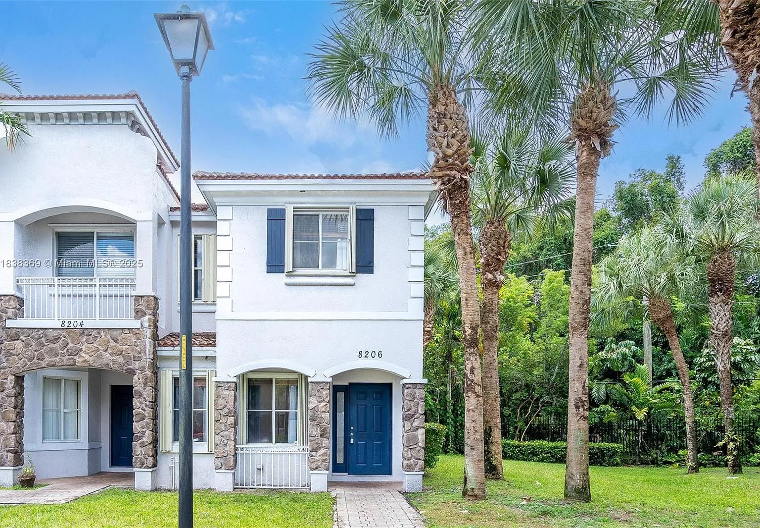 3 bed, 2.5 bath, 1423 sqft, $2,900 — Photo 1
