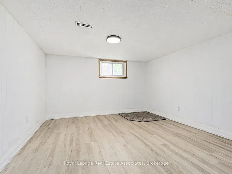 18 Shelley St — Photo 13