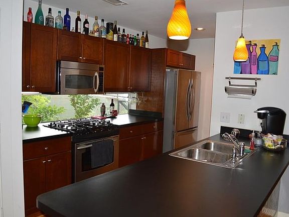 2nd image of 920 Memorial Dr SE Unit 22