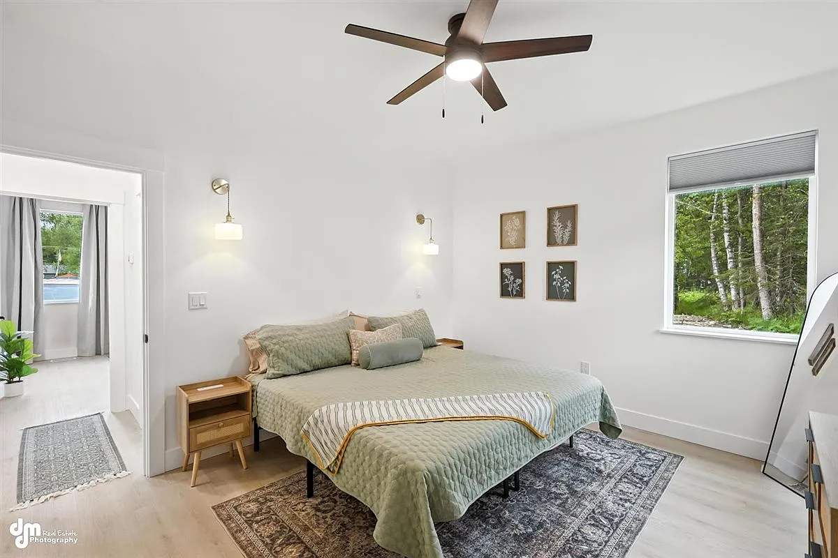 2 bed, 1.5 bath, 974 sqft, $2,550 — Photo 2