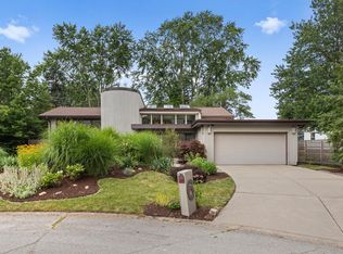 6 Willowbrook Ct, Champaign, IL 61820