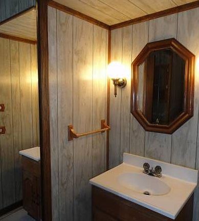 1st floor half bathroom