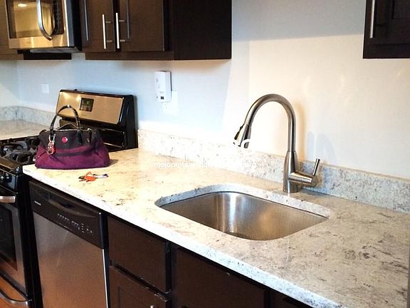 3rd image of 2229 W Wilson Ave #2E