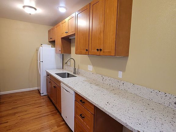 4th image of 1776 NE Lombard St #9307507