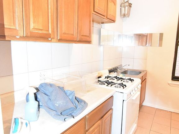 4th image of 1692 Grand Concourse #51