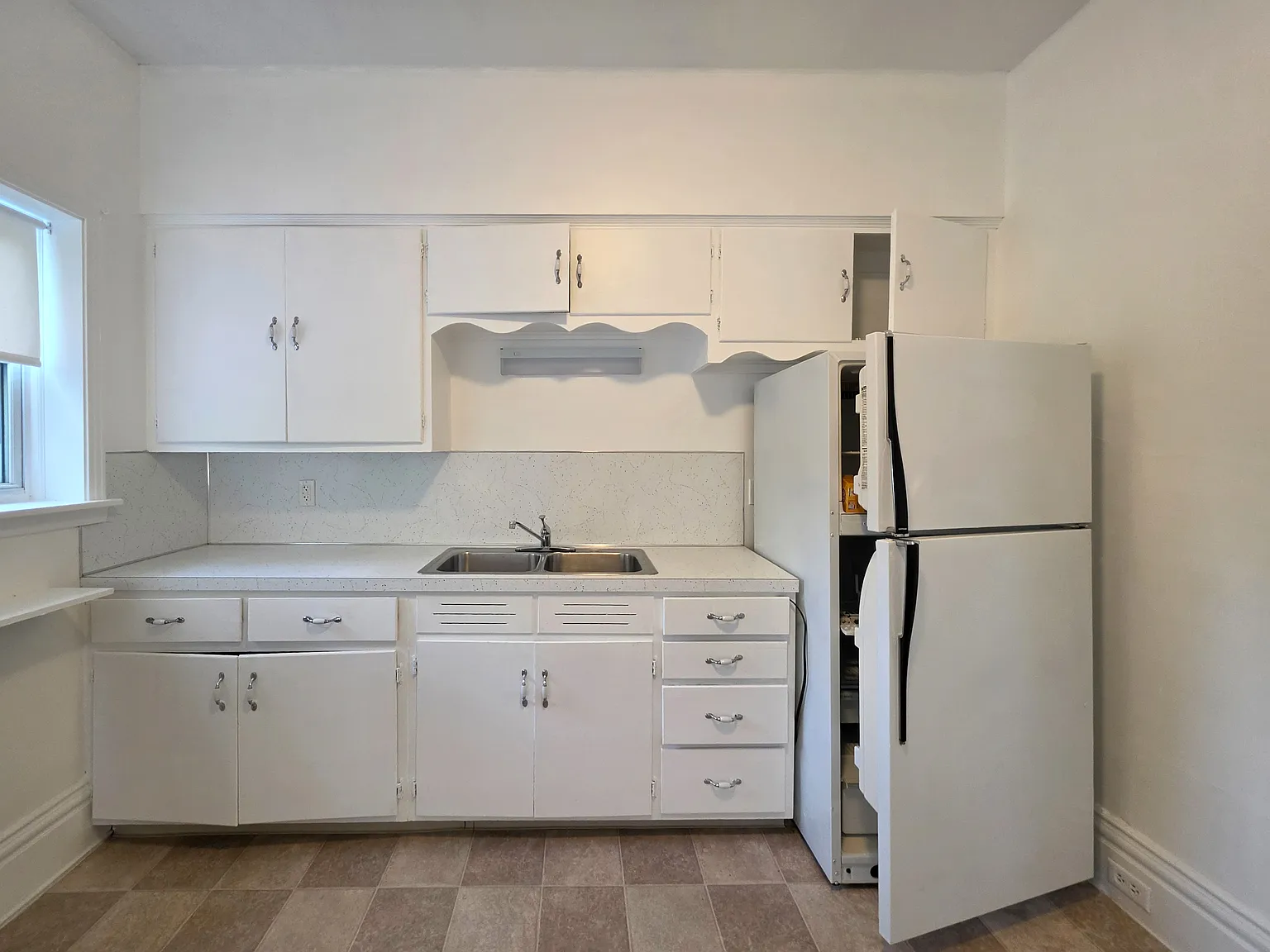2 bed, 1043 sqft, $1,100 — Photo 3