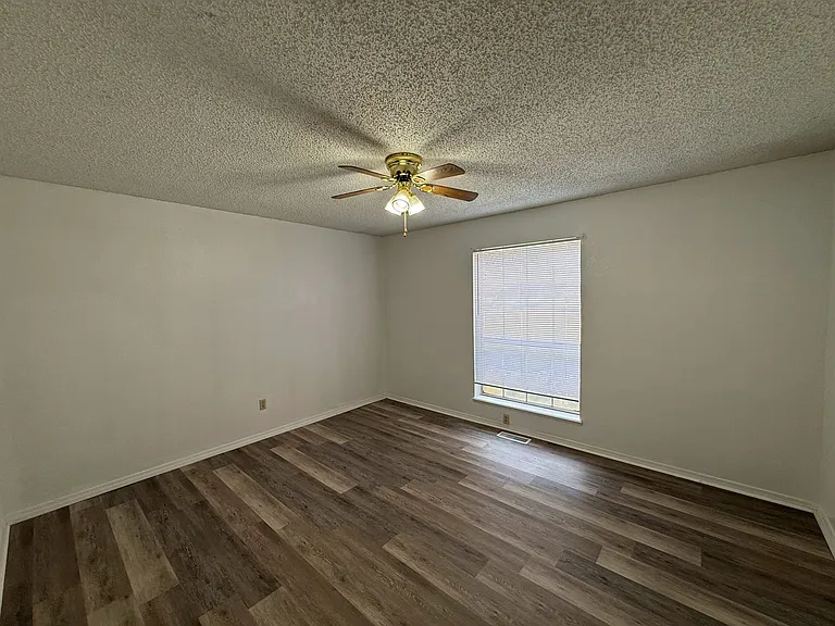 2200 Hickory Dr SW — Photo 11