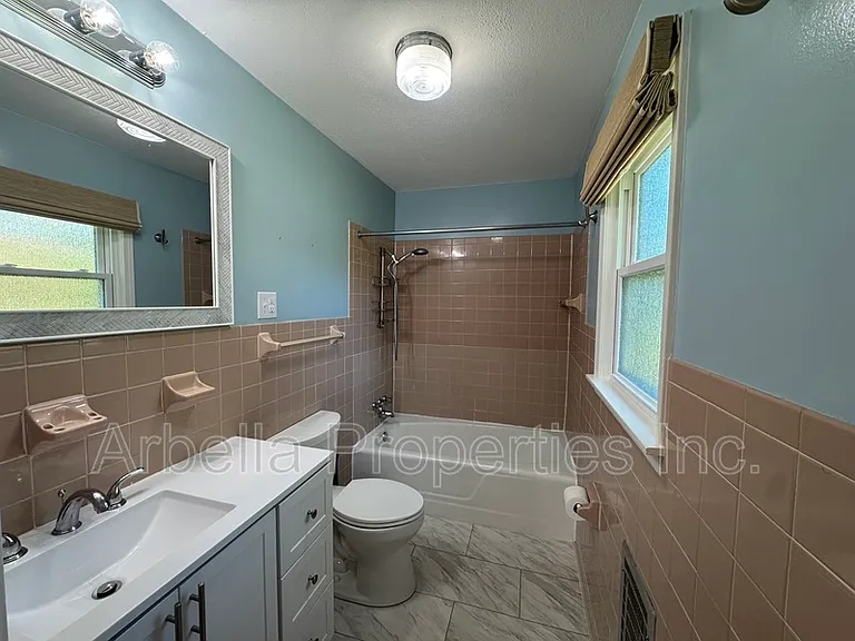 1713 Seward Dr — Photo 10