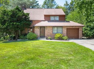 15 Circle Ln, Roslyn Heights, NY 11577