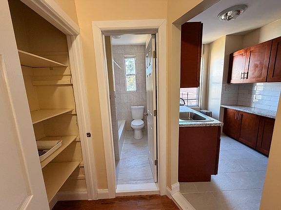 3rd image of 1965 Hobart Ave APT 2