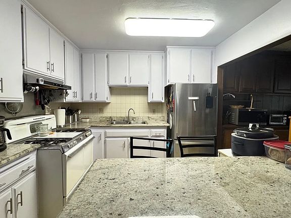 3rd image of 4810 Iroquois Ave