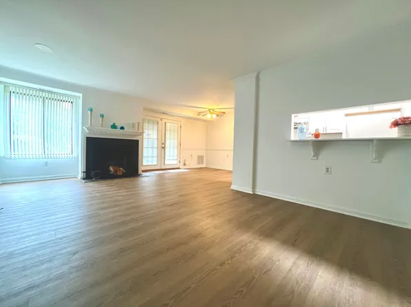 1111 Castle Harbor Pl #1A, Glen Burnie, MD 21060
