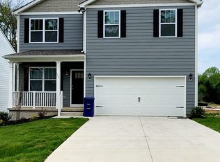 560 Country Oak Dr, Asheville, NC 28804