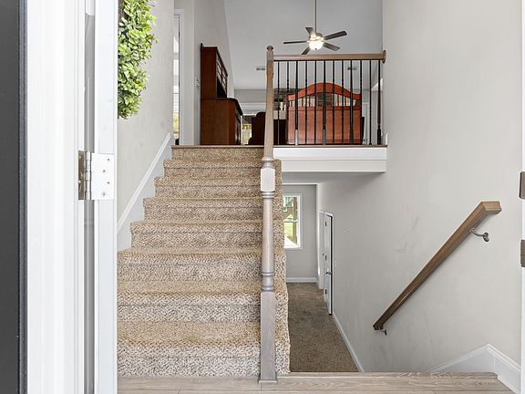 2nd image of 2916 Feng Way