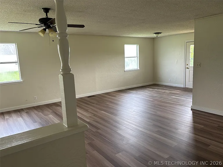 613 Sunshine Rd — Photo 2
