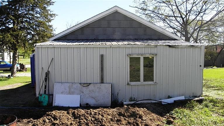 2nd image of 406 N 1st St