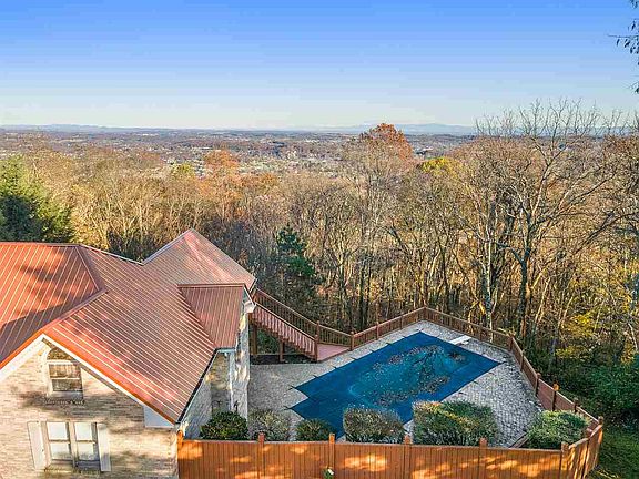 4th image of 1375 Bonneville Dr
