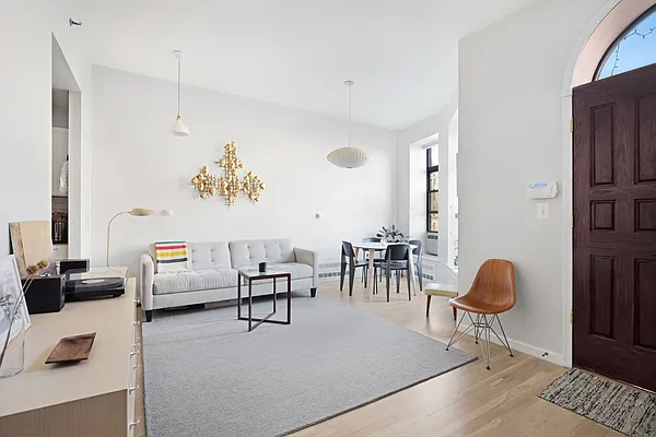 Rented by Compass | media 9