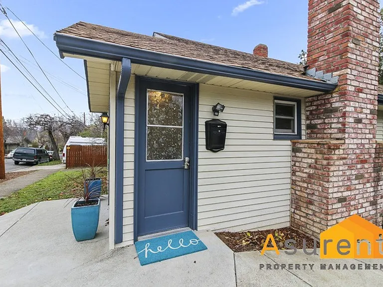 270 Morton St — Photo 16