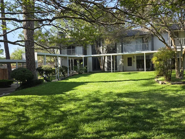 406 Hollyhill Ln, Denton, TX 76205