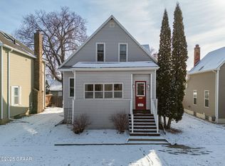 815 Reeves Dr, Grand Forks, ND 58201