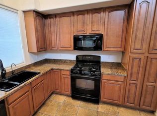 2406 W Red Range Way, Phoenix, AZ 85085