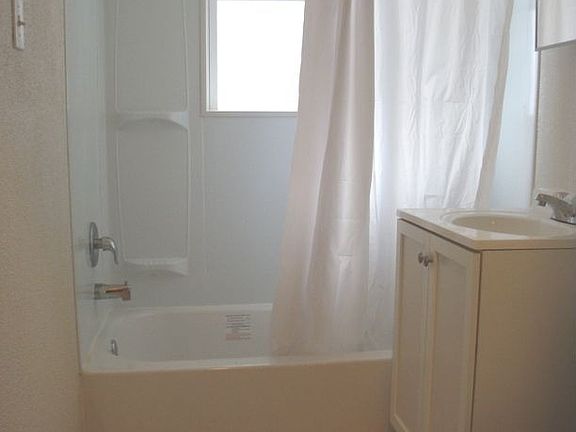 4th image of 4215 Lawn Ave APT 1S