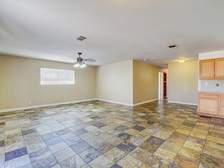 3990 Syracuse Dr — Photo 2