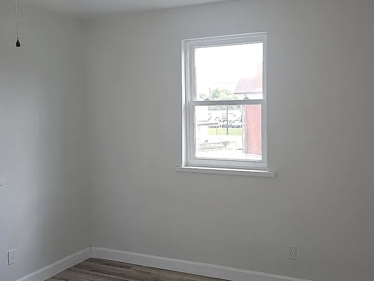 829 Riverview Terrace — Photo 10