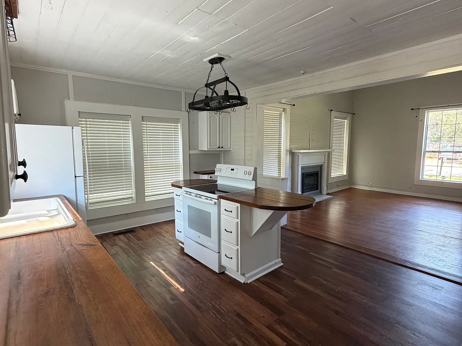 2 bed, 1589 sqft, $1,200 — Photo 4