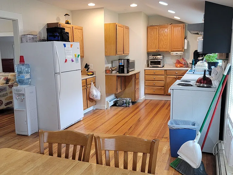 242 Main St #B — Photo 6