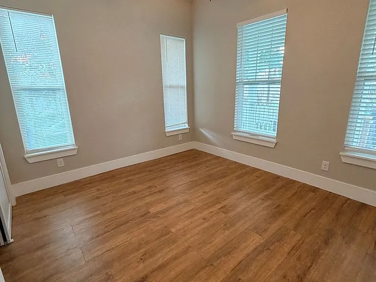 439 Dunning Ave — Photo 6